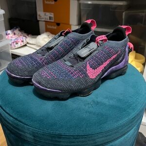 Nike Flyknit Size 7